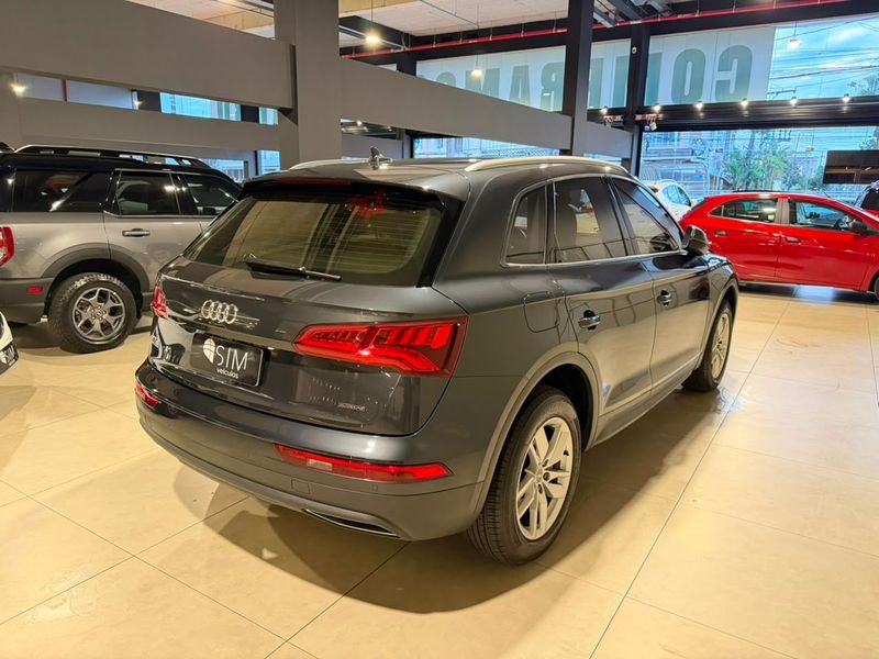 Audi Q5 2.0 Tfsi 2019/2020 SIM VEÍCULOS PORTO ALEGRE / Carros no Vale Audi Q5 2.0 Tfsi 2019/2020 SIM VEÍCULOS PORTO ALEGRE / Carros no Vale