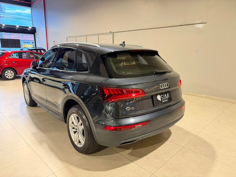 Audi Q5 2.0 Tfsi 2019/2020 SIM VEÍCULOS PORTO ALEGRE / Carros no Vale Audi Q5 2.0 Tfsi 2019/2020 SIM VEÍCULOS PORTO ALEGRE / Carros no Vale