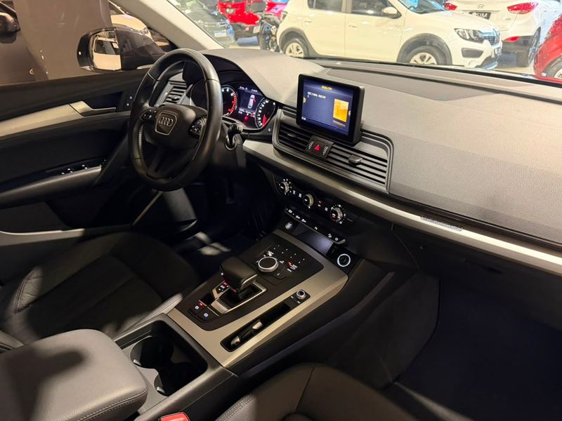 Audi Q5 2.0 Tfsi 2019/2020 SIM VEÍCULOS PORTO ALEGRE / Carros no Vale Audi Q5 2.0 Tfsi 2019/2020 SIM VEÍCULOS PORTO ALEGRE / Carros no Vale