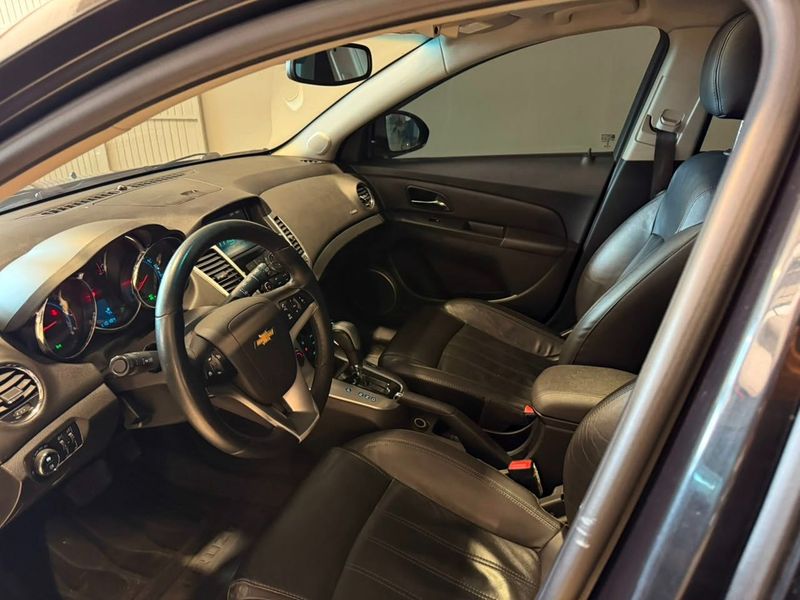 Chevrolet Chev Cruze Ltz Hb 2013/2014 SIM VEÍCULOS PORTO ALEGRE / Carros no Vale Chevrolet Chev Cruze Ltz Hb 2013/2014 SIM VEÍCULOS PORTO ALEGRE / Carros no Vale