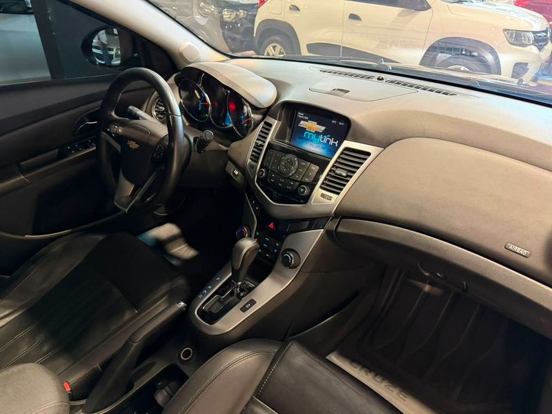 Chevrolet Chev Cruze Ltz Hb 2013/2014 SIM VEÍCULOS PORTO ALEGRE / Carros no Vale Chevrolet Chev Cruze Ltz Hb 2013/2014 SIM VEÍCULOS PORTO ALEGRE / Carros no Vale