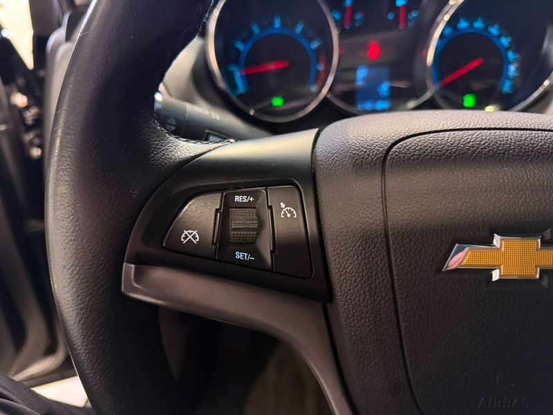 Chevrolet Chev Cruze Ltz Hb 2013/2014 SIM VEÍCULOS PORTO ALEGRE / Carros no Vale Chevrolet Chev Cruze Ltz Hb 2013/2014 SIM VEÍCULOS PORTO ALEGRE / Carros no Vale