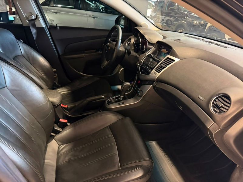 Chevrolet Chev Cruze Ltz Hb 2013/2014 SIM VEÍCULOS PORTO ALEGRE / Carros no Vale Chevrolet Chev Cruze Ltz Hb 2013/2014 SIM VEÍCULOS PORTO ALEGRE / Carros no Vale