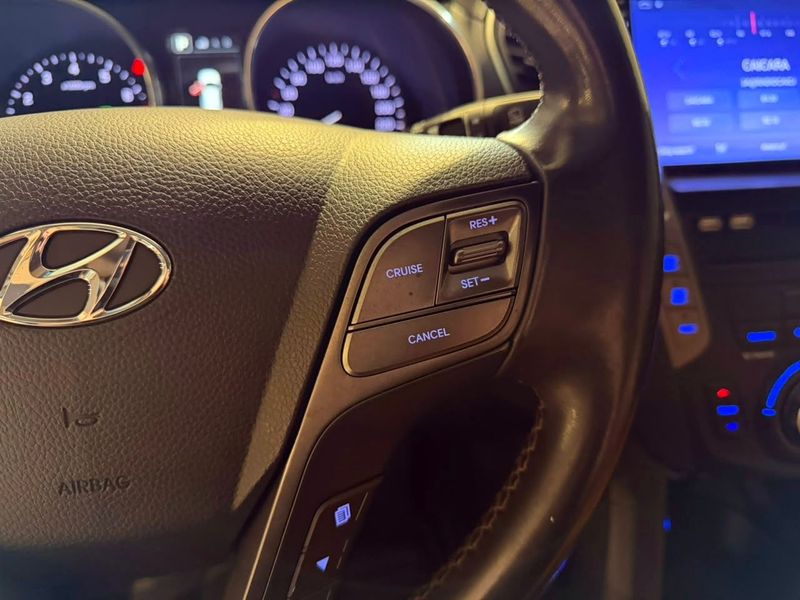Hyundai Santa Fe V6 3.3 7 Lugares 2017/2018 SIM VEÍCULOS PORTO ALEGRE / Carros no Vale Hyundai Santa Fe V6 3.3 7 Lugares 2017/2018 SIM VEÍCULOS PORTO ALEGRE / Carros no Vale