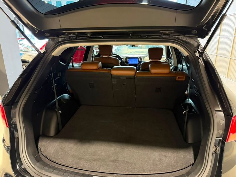 Hyundai Santa Fe V6 3.3 7 Lugares 2017/2018 SIM VEÍCULOS PORTO ALEGRE / Carros no Vale Hyundai Santa Fe V6 3.3 7 Lugares 2017/2018 SIM VEÍCULOS PORTO ALEGRE / Carros no Vale