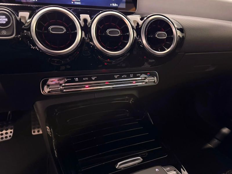Mercedes-benz Cla-35 Amg 4matic 2.0 Tb 2020/2020 SIM VEÍCULOS PORTO ALEGRE / Carros no Vale Mercedes-benz Cla-35 Amg 4matic 2.0 Tb 2020/2020 SIM VEÍCULOS PORTO ALEGRE / Carros no Vale
