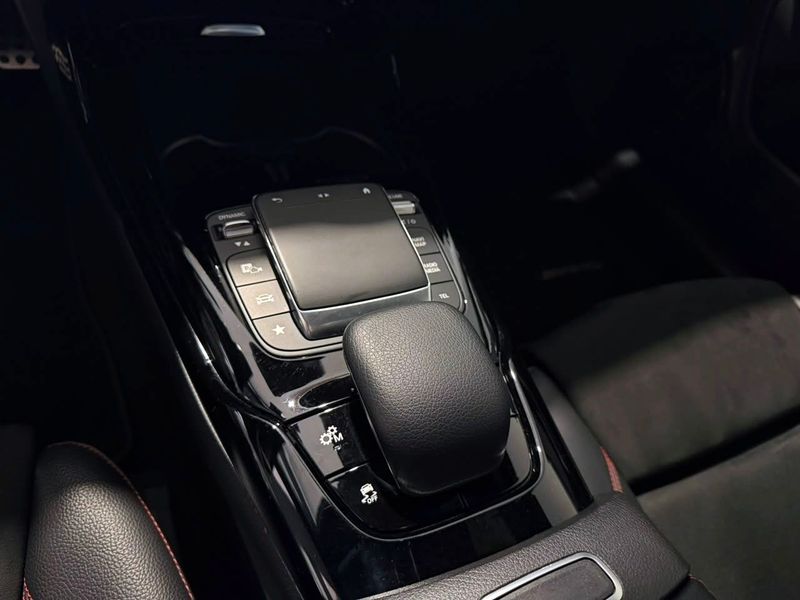 Mercedes-benz Cla-35 Amg 4matic 2.0 Tb 2020/2020 SIM VEÍCULOS PORTO ALEGRE / Carros no Vale Mercedes-benz Cla-35 Amg 4matic 2.0 Tb 2020/2020 SIM VEÍCULOS PORTO ALEGRE / Carros no Vale