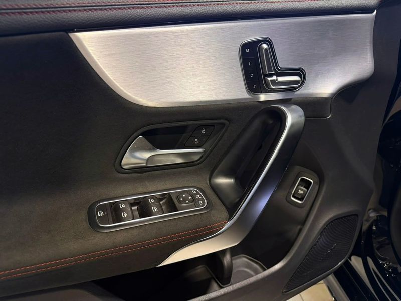 Mercedes-benz Cla-35 Amg 4matic 2.0 Tb 2020/2020 SIM VEÍCULOS PORTO ALEGRE / Carros no Vale Mercedes-benz Cla-35 Amg 4matic 2.0 Tb 2020/2020 SIM VEÍCULOS PORTO ALEGRE / Carros no Vale
