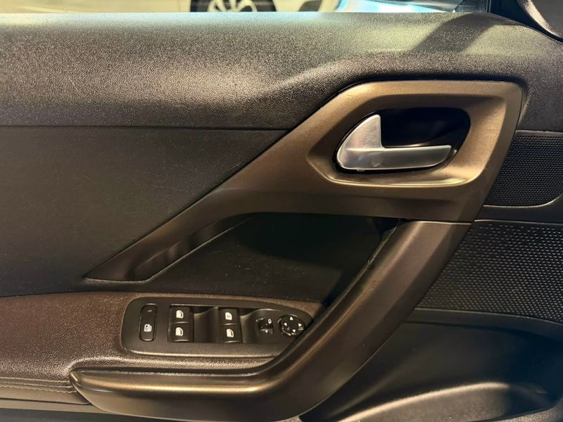 Peugeot 2008 Crossway 1.6 16v 2018/2019 SIM VEÍCULOS PORTO ALEGRE / Carros no Vale Peugeot 2008 Crossway 1.6 16v 2018/2019 SIM VEÍCULOS PORTO ALEGRE / Carros no Vale