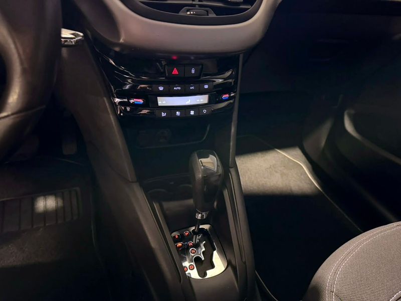 Peugeot 208 Griffe 1.6 16v 2016/2017 SIM VEÍCULOS PORTO ALEGRE / Carros no Vale Peugeot 208 Griffe 1.6 16v 2016/2017 SIM VEÍCULOS PORTO ALEGRE / Carros no Vale