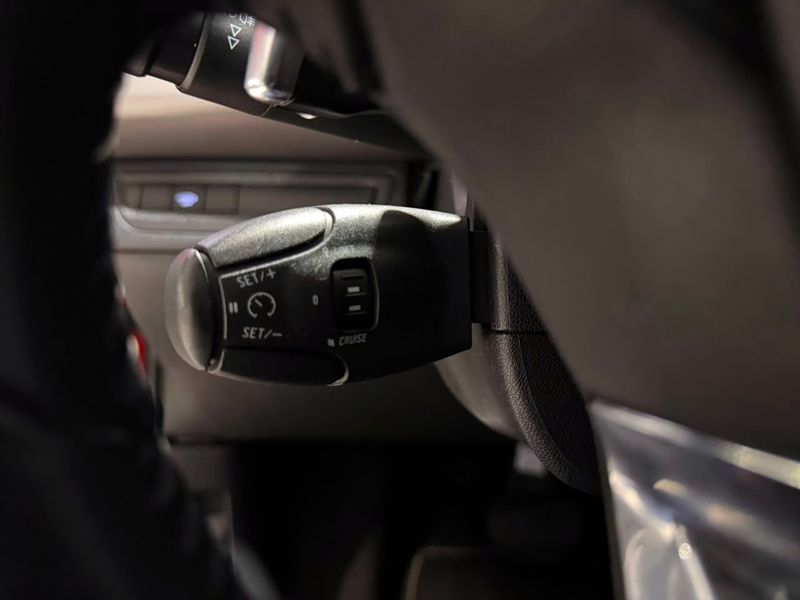 Peugeot 208 Griffe 1.6 16v 2016/2017 SIM VEÍCULOS PORTO ALEGRE / Carros no Vale Peugeot 208 Griffe 1.6 16v 2016/2017 SIM VEÍCULOS PORTO ALEGRE / Carros no Vale