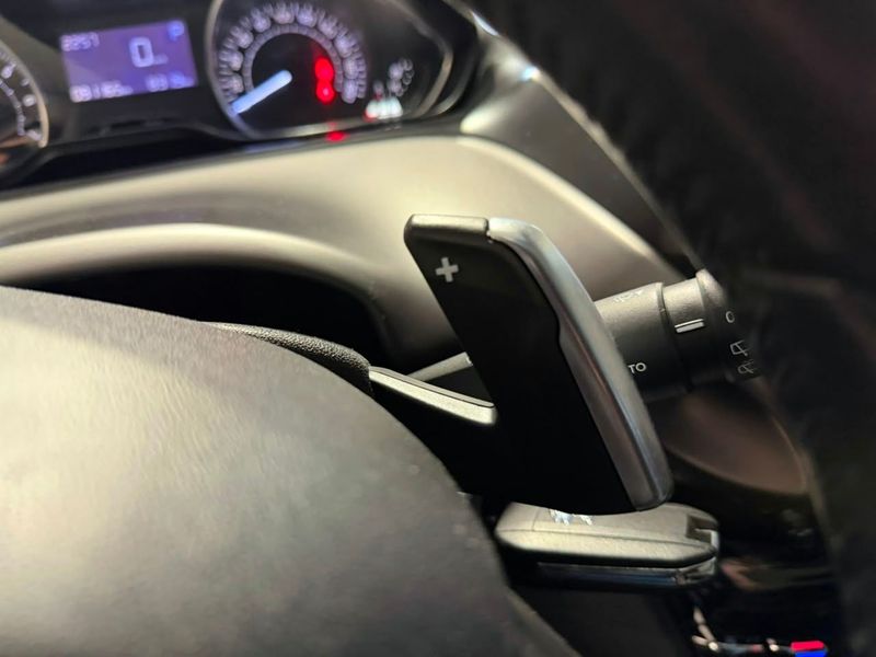 Peugeot 208 Griffe 1.6 16v 2016/2017 SIM VEÍCULOS PORTO ALEGRE / Carros no Vale Peugeot 208 Griffe 1.6 16v 2016/2017 SIM VEÍCULOS PORTO ALEGRE / Carros no Vale