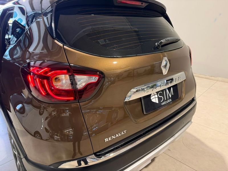 Renault Captur Intense 2.0 16v 2017/2018 SIM VEÍCULOS PORTO ALEGRE / Carros no Vale