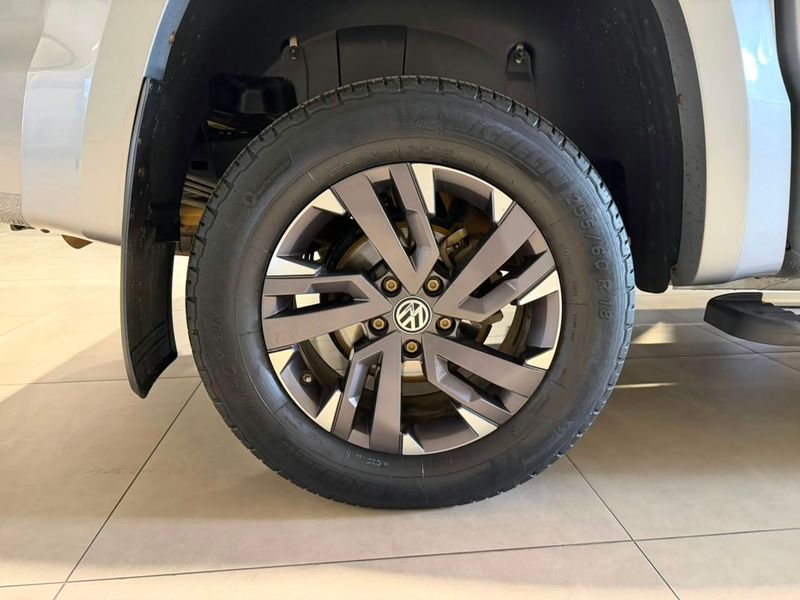 Volkswagen Amarok 3.0 V6 Tdi Highline Cd 4motion 2023/2024 SIM VEÍCULOS PORTO ALEGRE / Carros no Vale
