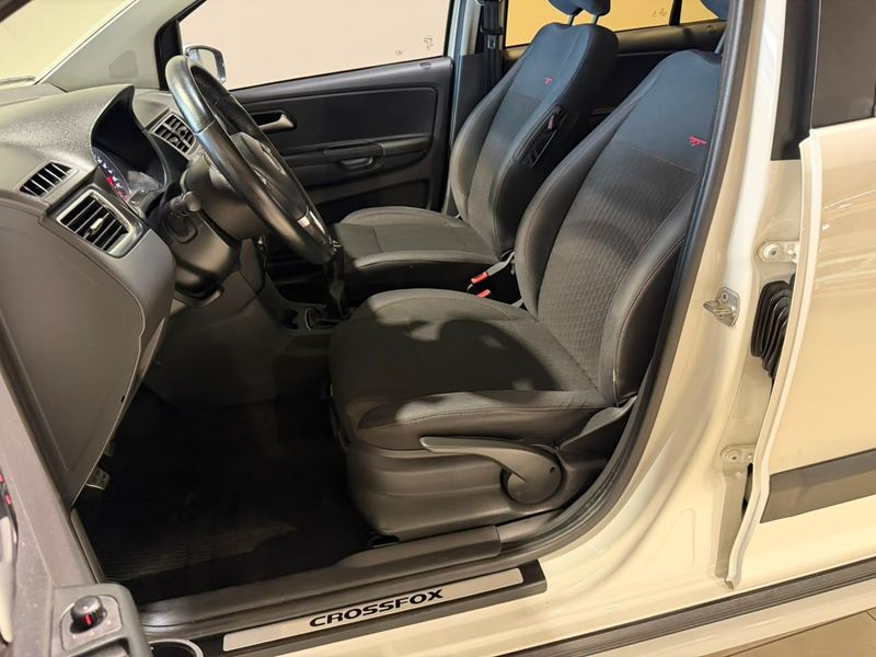 Volkswagen Crossfox 1.6 Gii 2012/2013 SIM VEÍCULOS PORTO ALEGRE / Carros no Vale Volkswagen Crossfox 1.6 Gii 2012/2013 SIM VEÍCULOS PORTO ALEGRE / Carros no Vale