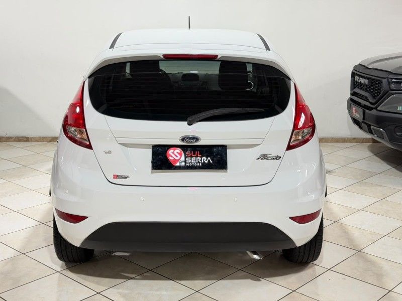 FORD FIESTA 1.6 SE HATCH 16V 2015/2015 SUL SERRA MOTORS CAXIAS DO SUL / Carros no Vale