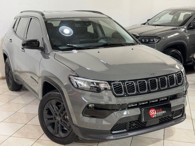 JEEP COMPASS 1.3 NIGHT EAGLE LONGITUDE 2024/2025 SUL SERRA MOTORS CAXIAS DO SUL / Carros no Vale