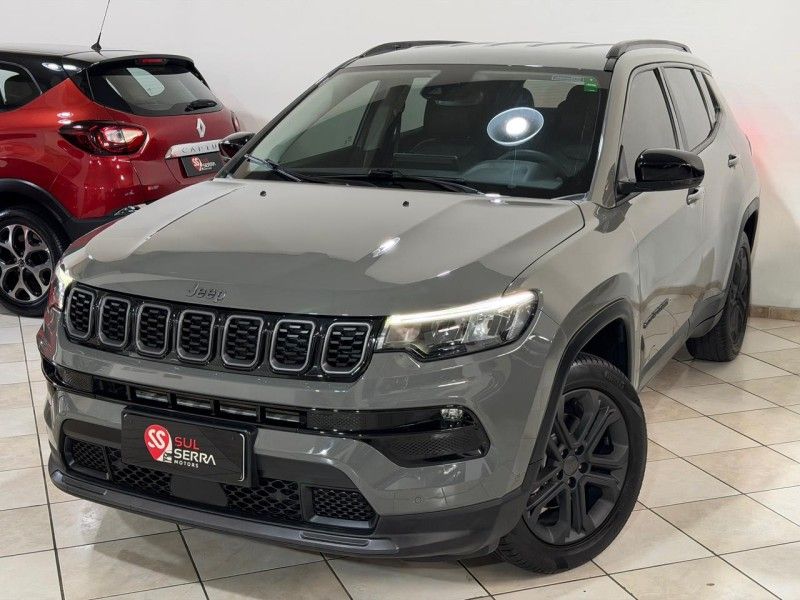 JEEP COMPASS 1.3 NIGHT EAGLE LONGITUDE 2024/2025 SUL SERRA MOTORS CAXIAS DO SUL / Carros no Vale