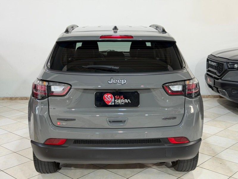 JEEP COMPASS 1.3 NIGHT EAGLE LONGITUDE 2024/2025 SUL SERRA MOTORS CAXIAS DO SUL / Carros no Vale