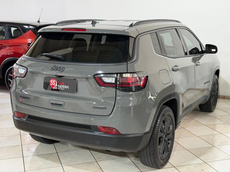 JEEP COMPASS 1.3 NIGHT EAGLE LONGITUDE 2024/2025 SUL SERRA MOTORS CAXIAS DO SUL / Carros no Vale