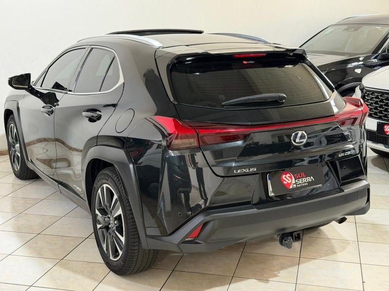 LEXUS UX 250H 2.0 16V LUXURY HÍBRIDO 2021/2022 SUL SERRA MOTORS CAXIAS DO SUL / Carros no Vale LEXUS UX 250H 2.0 16V LUXURY HÍBRIDO 2021/2022 SUL SERRA MOTORS CAXIAS DO SUL / Carros no Vale