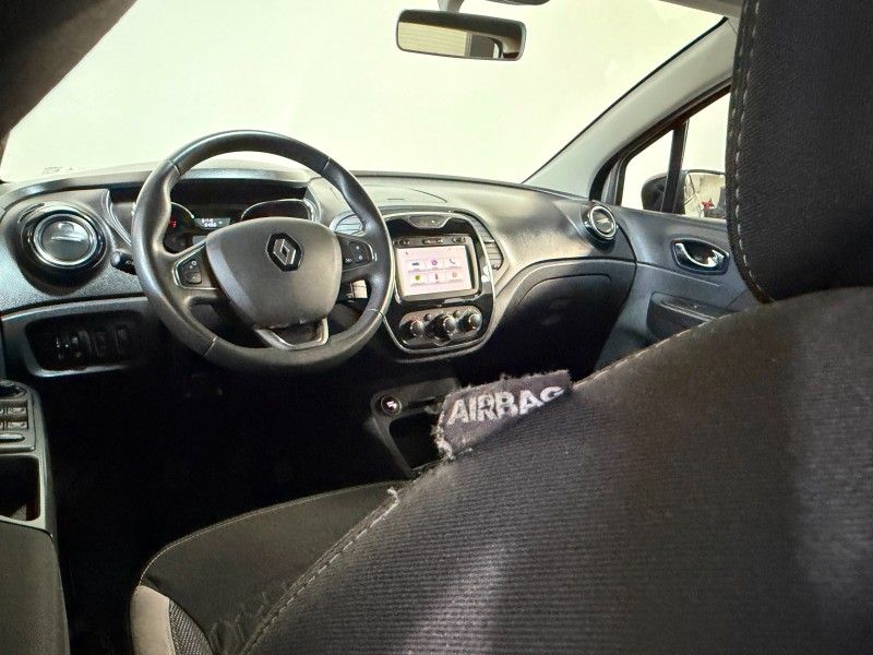 RENAULT CAPTUR 1.6 16V SCE ZEN 2017/2018 SUL SERRA MOTORS CAXIAS DO SUL / Carros no Vale RENAULT CAPTUR 1.6 16V SCE ZEN 2017/2018 SUL SERRA MOTORS CAXIAS DO SUL / Carros no Vale