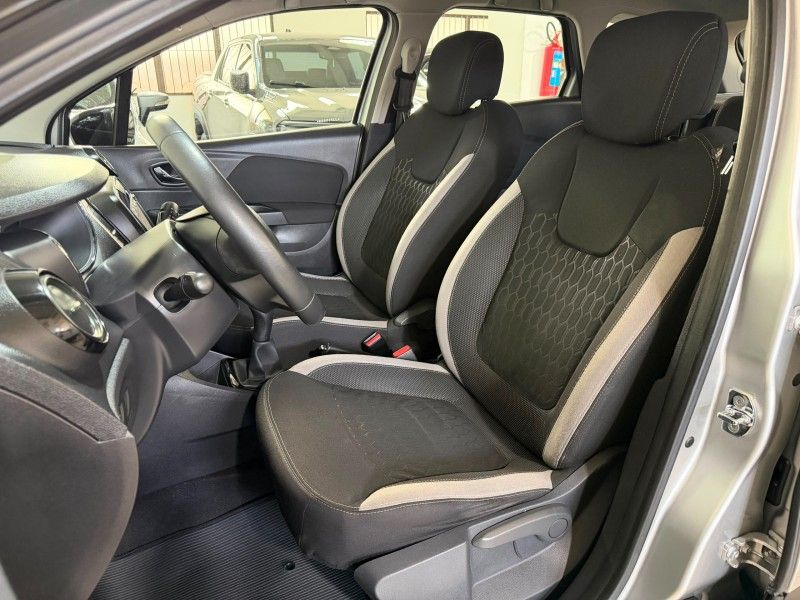 RENAULT CAPTUR 1.6 16V SCE ZEN 2017/2018 SUL SERRA MOTORS CAXIAS DO SUL / Carros no Vale RENAULT CAPTUR 1.6 16V SCE ZEN 2017/2018 SUL SERRA MOTORS CAXIAS DO SUL / Carros no Vale