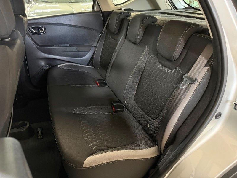 RENAULT CAPTUR 1.6 16V SCE ZEN 2017/2018 SUL SERRA MOTORS CAXIAS DO SUL / Carros no Vale RENAULT CAPTUR 1.6 16V SCE ZEN 2017/2018 SUL SERRA MOTORS CAXIAS DO SUL / Carros no Vale