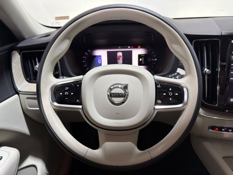 VOLVO XC60 2.0 T8 ULTIMATE AWD HIBRIDO 2022/2023 SUL SERRA MOTORS CAXIAS DO SUL / Carros no Vale VOLVO XC60 2.0 T8 ULTIMATE AWD HIBRIDO 2022/2023 SUL SERRA MOTORS CAXIAS DO SUL / Carros no Vale