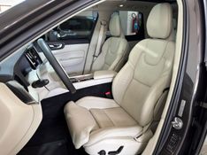 VOLVO XC60 2.0 T8 ULTIMATE AWD HIBRIDO 2022/2023 SUL SERRA MOTORS CAXIAS DO SUL / Carros no Vale