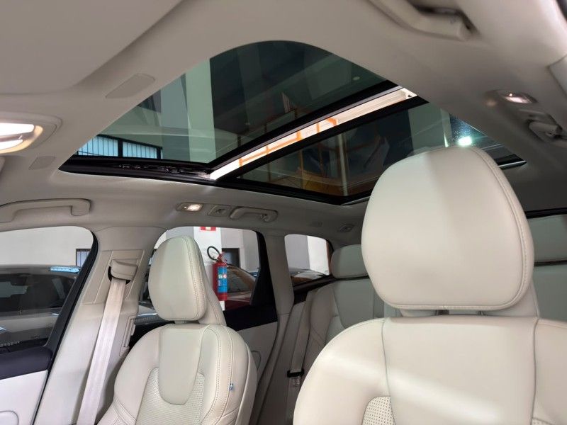 VOLVO XC60 2.0 T8 ULTIMATE AWD HIBRIDO 2022/2023 SUL SERRA MOTORS CAXIAS DO SUL / Carros no Vale VOLVO XC60 2.0 T8 ULTIMATE AWD HIBRIDO 2022/2023 SUL SERRA MOTORS CAXIAS DO SUL / Carros no Vale