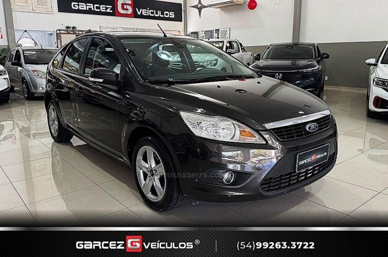 FORD FOCUS 2.0 GLX 16V 2012/2013 GARCEZ VEÍCULOS BENTO GONÇALVES / Carros no Vale