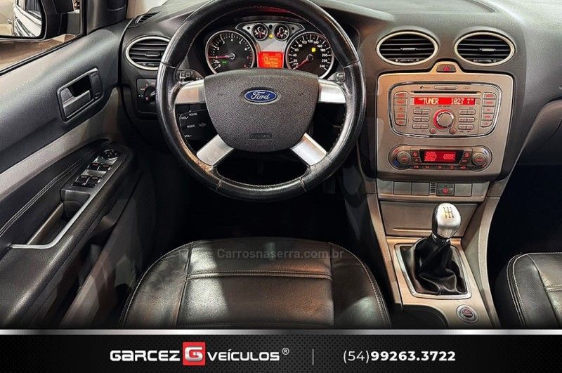 FORD FOCUS 2.0 GLX 16V 2012/2013 GARCEZ VEÍCULOS BENTO GONÇALVES / Carros no Vale