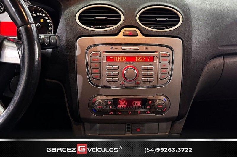 FORD FOCUS 2.0 GLX 16V 2012/2013 GARCEZ VEÍCULOS BENTO GONÇALVES / Carros no Vale