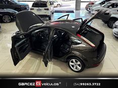FORD FOCUS 2.0 GLX 16V 2012/2013 GARCEZ VEÍCULOS BENTO GONÇALVES / Carros no Vale