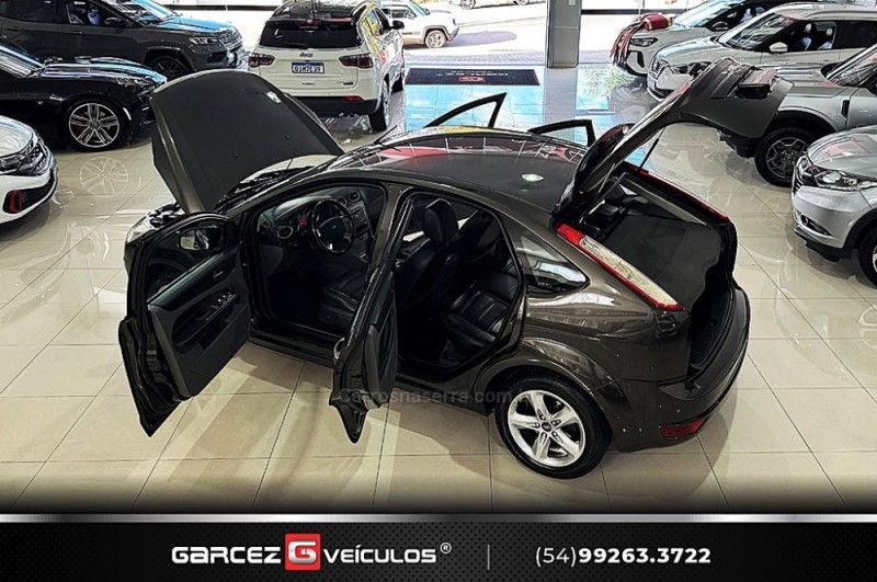 FORD FOCUS 2.0 GLX 16V 2012/2013 GARCEZ VEÍCULOS BENTO GONÇALVES / Carros no Vale