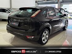 FORD FOCUS 2.0 GLX 16V 2012/2013 GARCEZ VEÍCULOS BENTO GONÇALVES / Carros no Vale