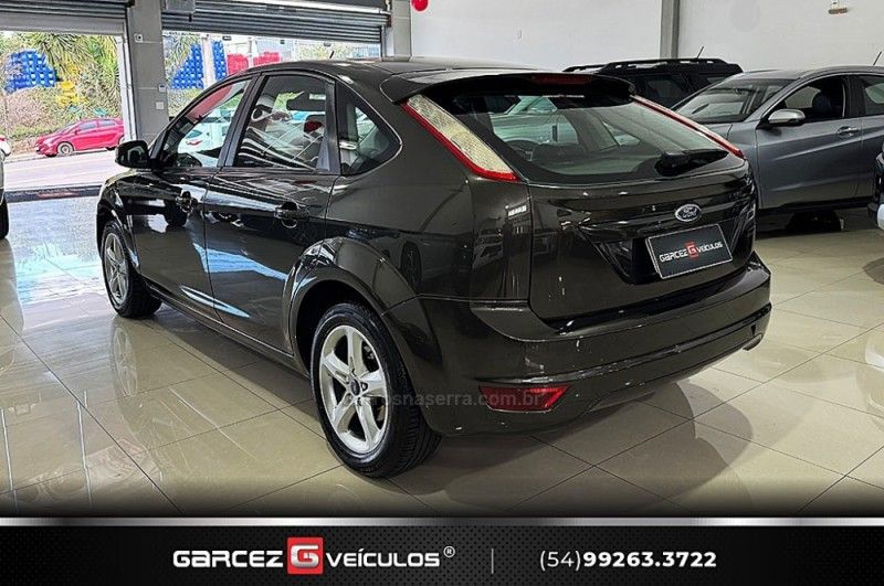 FORD FOCUS 2.0 GLX 16V 2012/2013 GARCEZ VEÍCULOS BENTO GONÇALVES / Carros no Vale