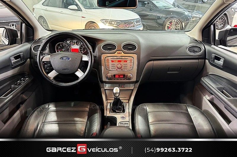 FORD FOCUS 2.0 GLX 16V 2012/2013 GARCEZ VEÍCULOS BENTO GONÇALVES / Carros no Vale