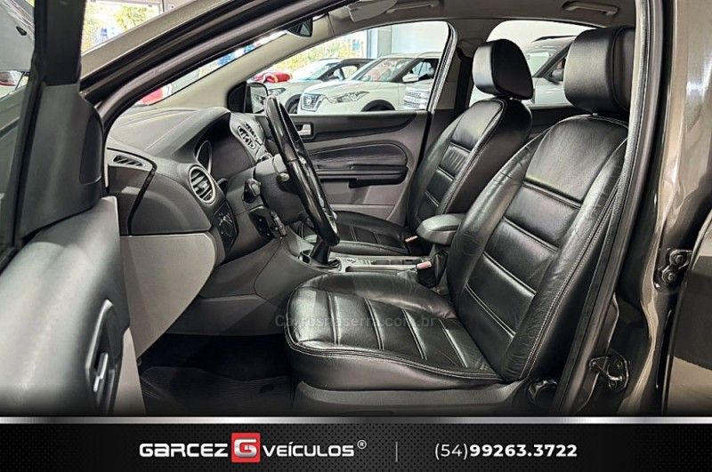 FORD FOCUS 2.0 GLX 16V 2012/2013 GARCEZ VEÍCULOS BENTO GONÇALVES / Carros no Vale