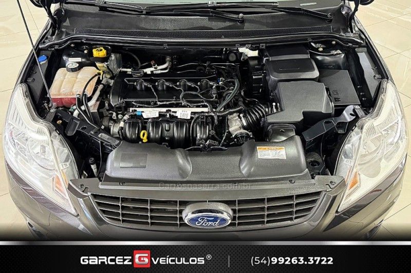 FORD FOCUS 2.0 GLX 16V 2012/2013 GARCEZ VEÍCULOS BENTO GONÇALVES / Carros no Vale