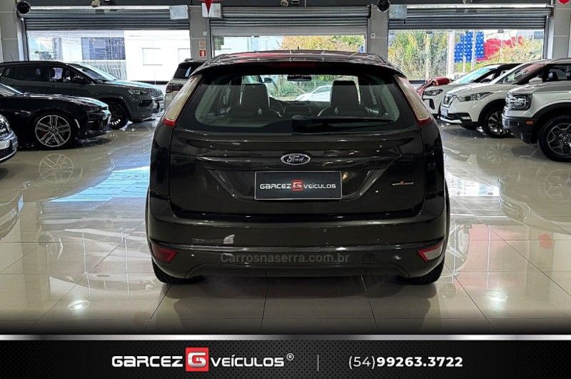 FORD FOCUS 2.0 GLX 16V 2012/2013 GARCEZ VEÍCULOS BENTO GONÇALVES / Carros no Vale