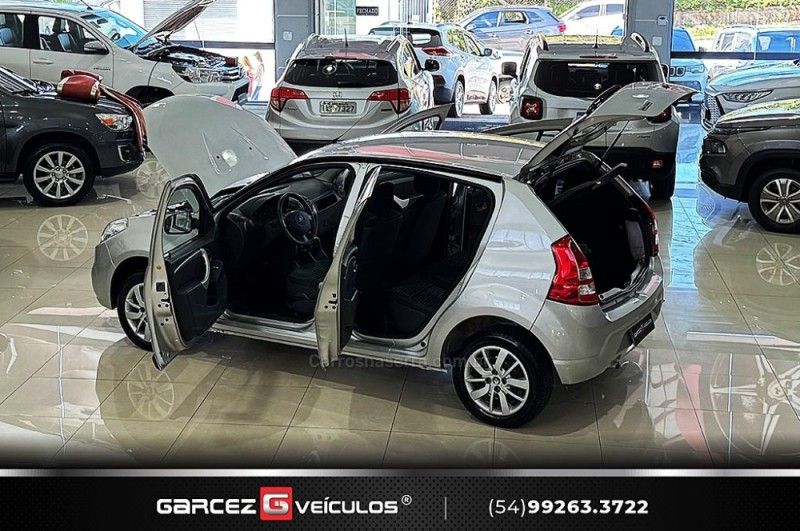 RENAULT SANDERO 1.6 EXPRESSION 8V 2011/2012 GARCEZ VEÍCULOS BENTO GONÇALVES / Carros no Vale