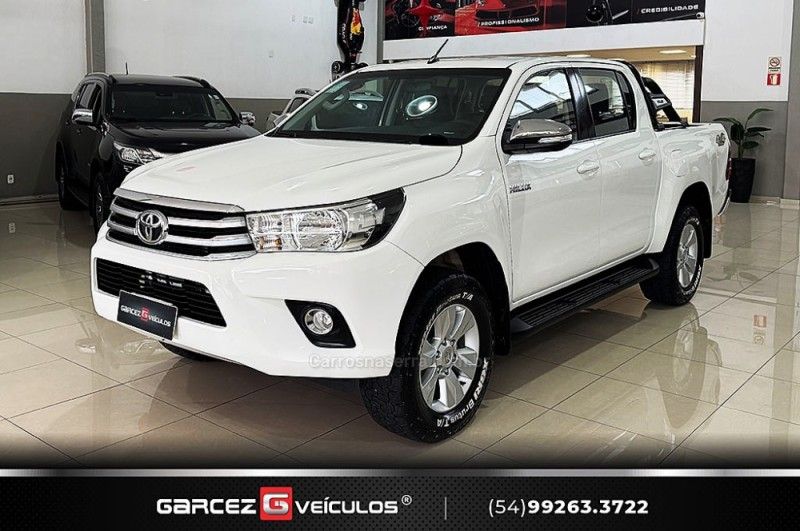 TOYOTA HILUX 2.8 SRV 4X4 CD 16V 2016/2017 GARCEZ VEÍCULOS BENTO GONÇALVES / Carros no Vale TOYOTA HILUX 2.8 SRV 4X4 CD 16V 2016/2017 GARCEZ VEÍCULOS BENTO GONÇALVES / Carros no Vale