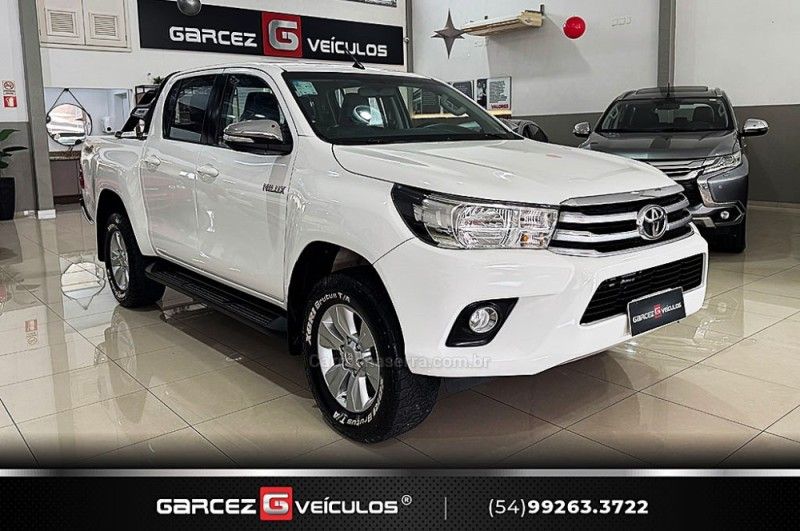 TOYOTA HILUX 2.8 SRV 4X4 CD 16V 2016/2017 GARCEZ VEÍCULOS BENTO GONÇALVES / Carros no Vale TOYOTA HILUX 2.8 SRV 4X4 CD 16V 2016/2017 GARCEZ VEÍCULOS BENTO GONÇALVES / Carros no Vale