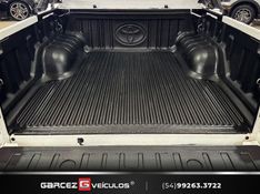 TOYOTA HILUX 2.8 SRV 4X4 CD 16V 2016/2017 GARCEZ VEÍCULOS BENTO GONÇALVES / Carros no Vale