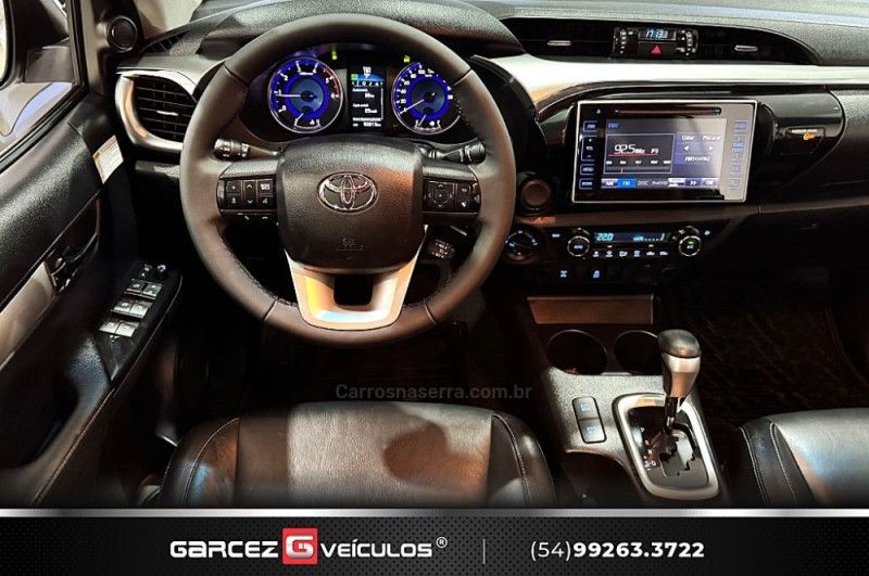 TOYOTA HILUX 2.8 SRV 4X4 CD 16V 2016/2017 GARCEZ VEÍCULOS BENTO GONÇALVES / Carros no Vale TOYOTA HILUX 2.8 SRV 4X4 CD 16V 2016/2017 GARCEZ VEÍCULOS BENTO GONÇALVES / Carros no Vale