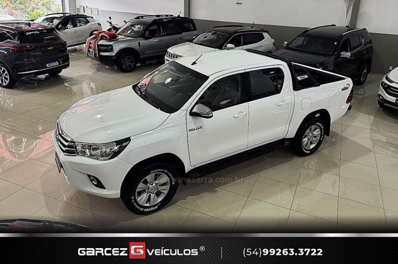 TOYOTA HILUX 2.8 SRV 4X4 CD 16V 2016/2017 GARCEZ VEÍCULOS BENTO GONÇALVES / Carros no Vale TOYOTA HILUX 2.8 SRV 4X4 CD 16V 2016/2017 GARCEZ VEÍCULOS BENTO GONÇALVES / Carros no Vale