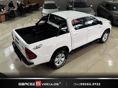 TOYOTA HILUX 2.8 SRV 4X4 CD 16V 2016/2017 GARCEZ VEÍCULOS BENTO GONÇALVES / Carros no Vale