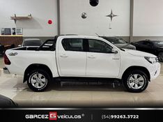 TOYOTA HILUX 2.8 SRV 4X4 CD 16V 2016/2017 GARCEZ VEÍCULOS BENTO GONÇALVES / Carros no Vale